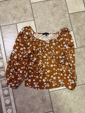 Eclair Floral Puff-Sleeve Top in Rust by